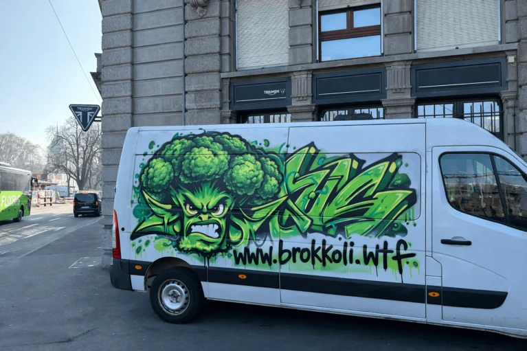 Ein Brokkoli Graffiti auf einem Truck in Zürich - www.brokkoli.wtf